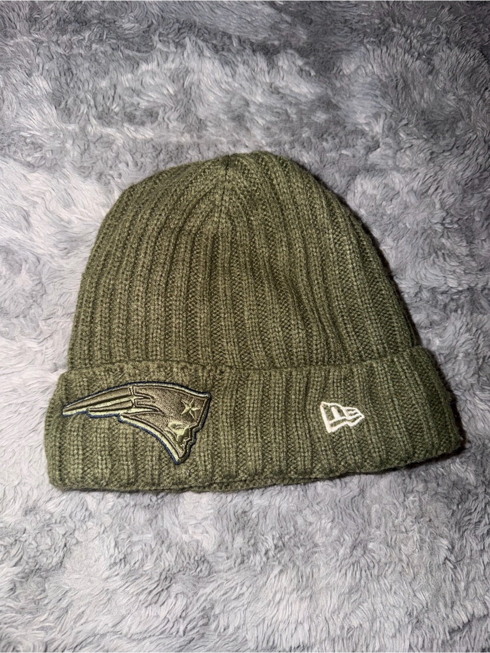 New Era Men’s Olive Green salute to service new england Patriots beanie nfl
